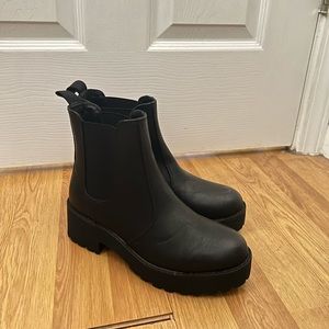 womens black boots